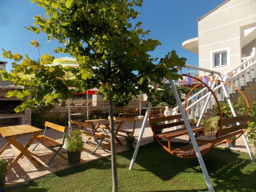 Hotel Chris Ksamil Exterior photo
